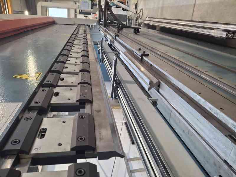 Použitý ohraňovací lis DURMA AD-R 60220, r. v. 2021 - foto 2