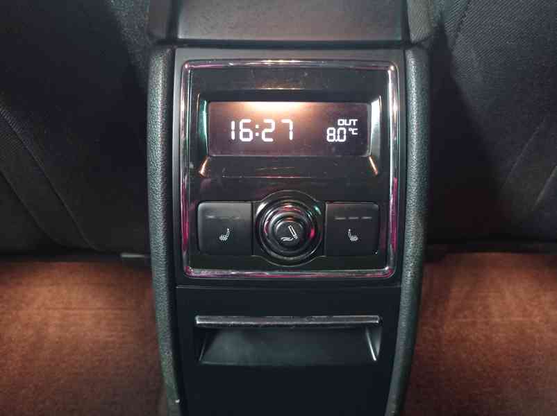 Škoda Superb 1.8 TSi 118kW/DSG/CZ/Výhřev - foto 46