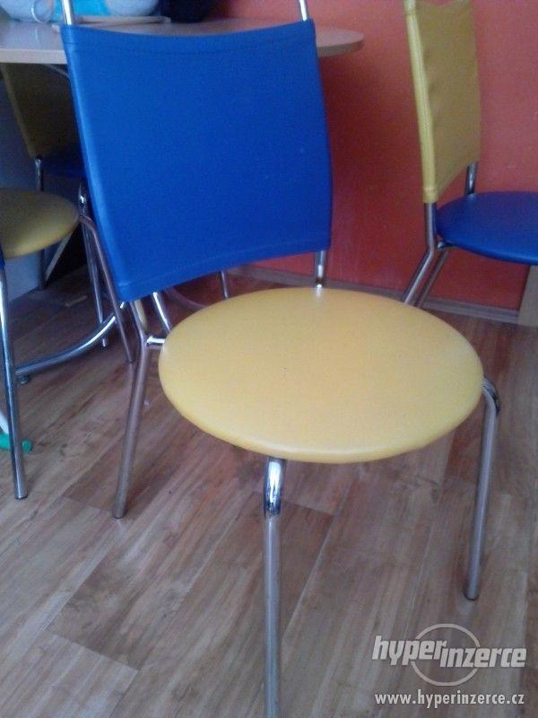4 židle a stůl - foto 2