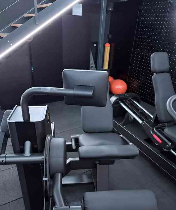 Prémiová sada Technogym Biostrength strojov - foto 4