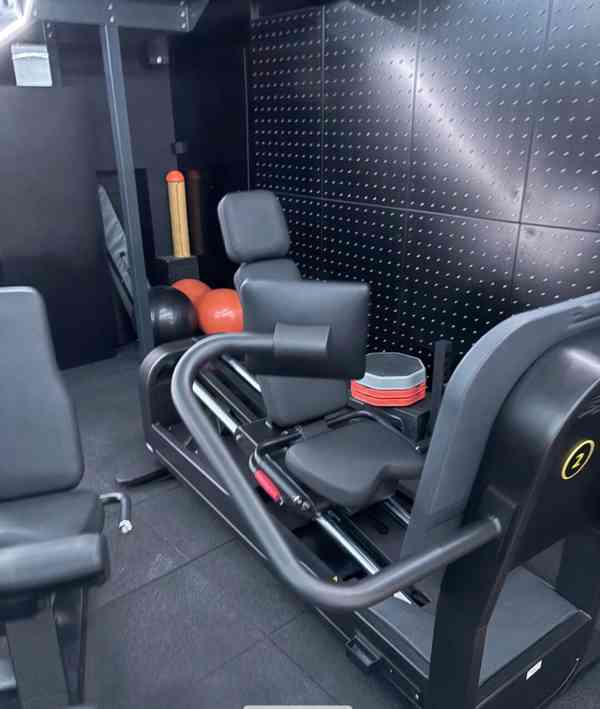 Prémiová sada Technogym Biostrength strojov - foto 2