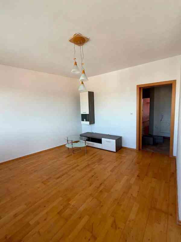 Pronájem bytu 3+1 96 m² - foto 2