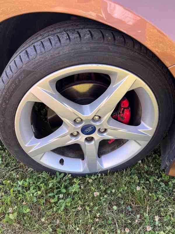 Ford Focus 1,6 - foto 17
