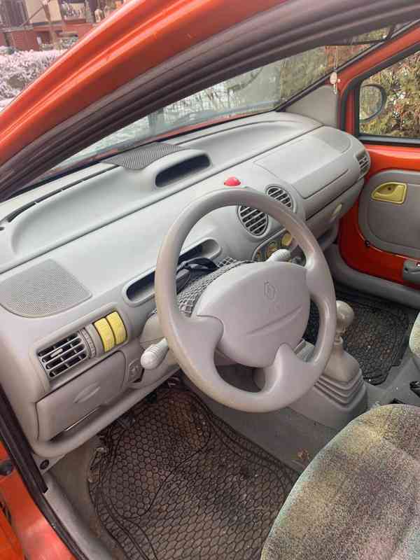 Renault Twingo 1,2 benzín 43kW hatchback najeto 187xxx - foto 5