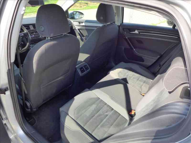 Volkswagen Golf 1,6 TDI HIGHLINE KAMERA 1.MAJ - foto 6
