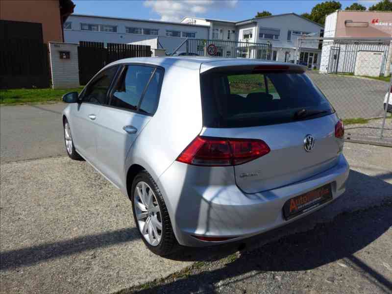 Volkswagen Golf 1,6 TDI HIGHLINE KAMERA 1.MAJ - foto 4