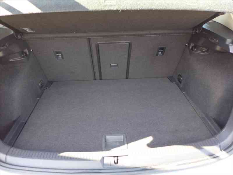 Volkswagen Golf 1,6 TDI HIGHLINE KAMERA 1.MAJ - foto 8