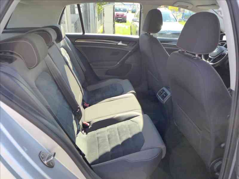 Volkswagen Golf 1,6 TDI HIGHLINE KAMERA 1.MAJ - foto 9