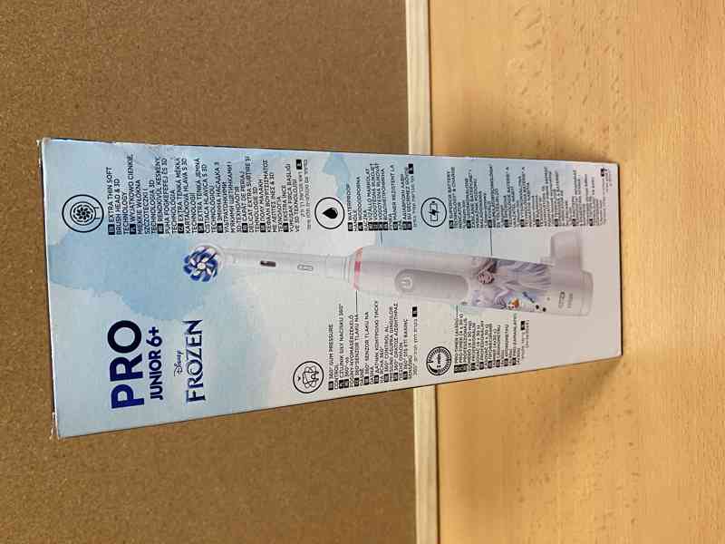 el. kartáček Oral-B Pro 3 Junior Frozen /NOVÝ/ - foto 2