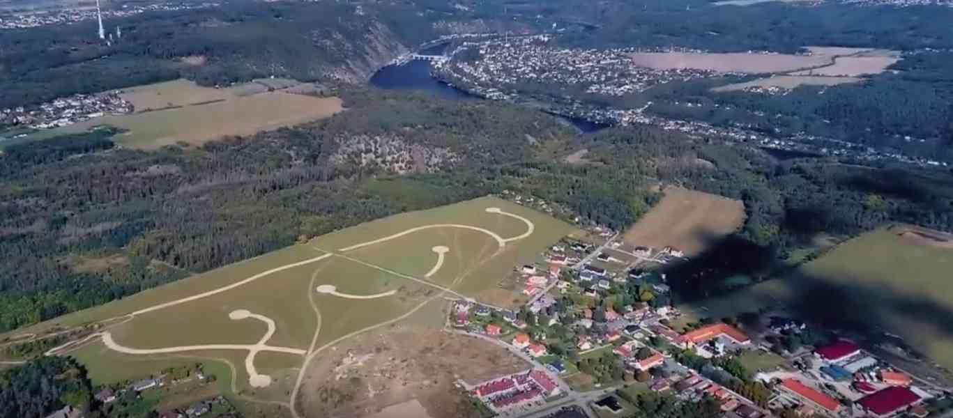 Exkluzivní stavební pozemek 562 m² v Trnové – Váš nový  - foto 5