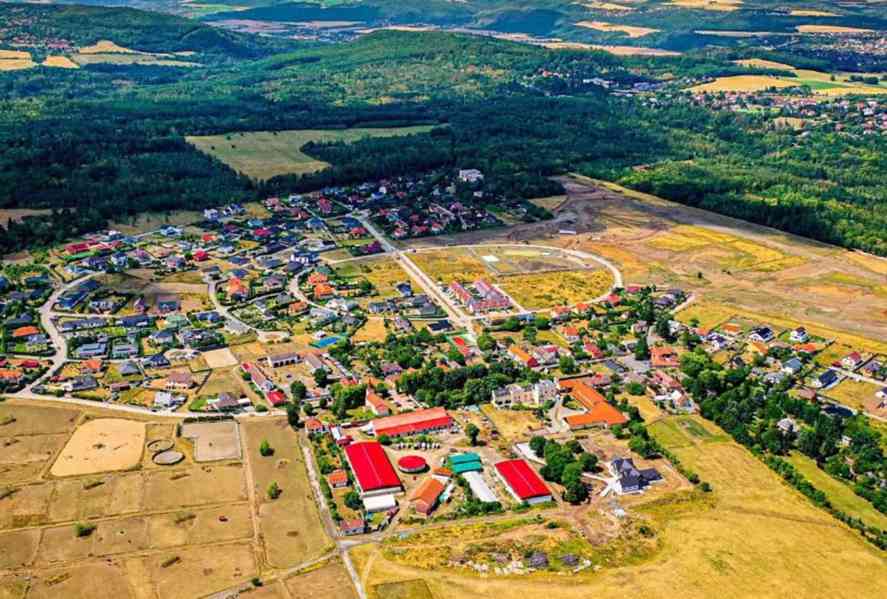 Exkluzivní stavební pozemek 562 m² v Trnové – Váš nový  - foto 9