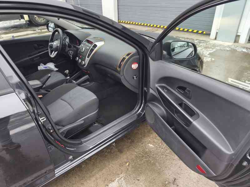 KIA Ceed SW 1,6 CVVT 92 kW - foto 8