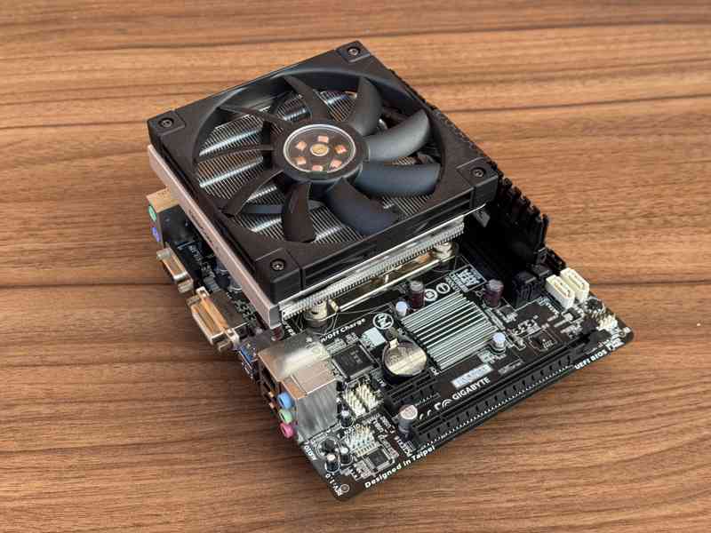 Kompletní PC set — základní deska + procesor + RAM + chladič