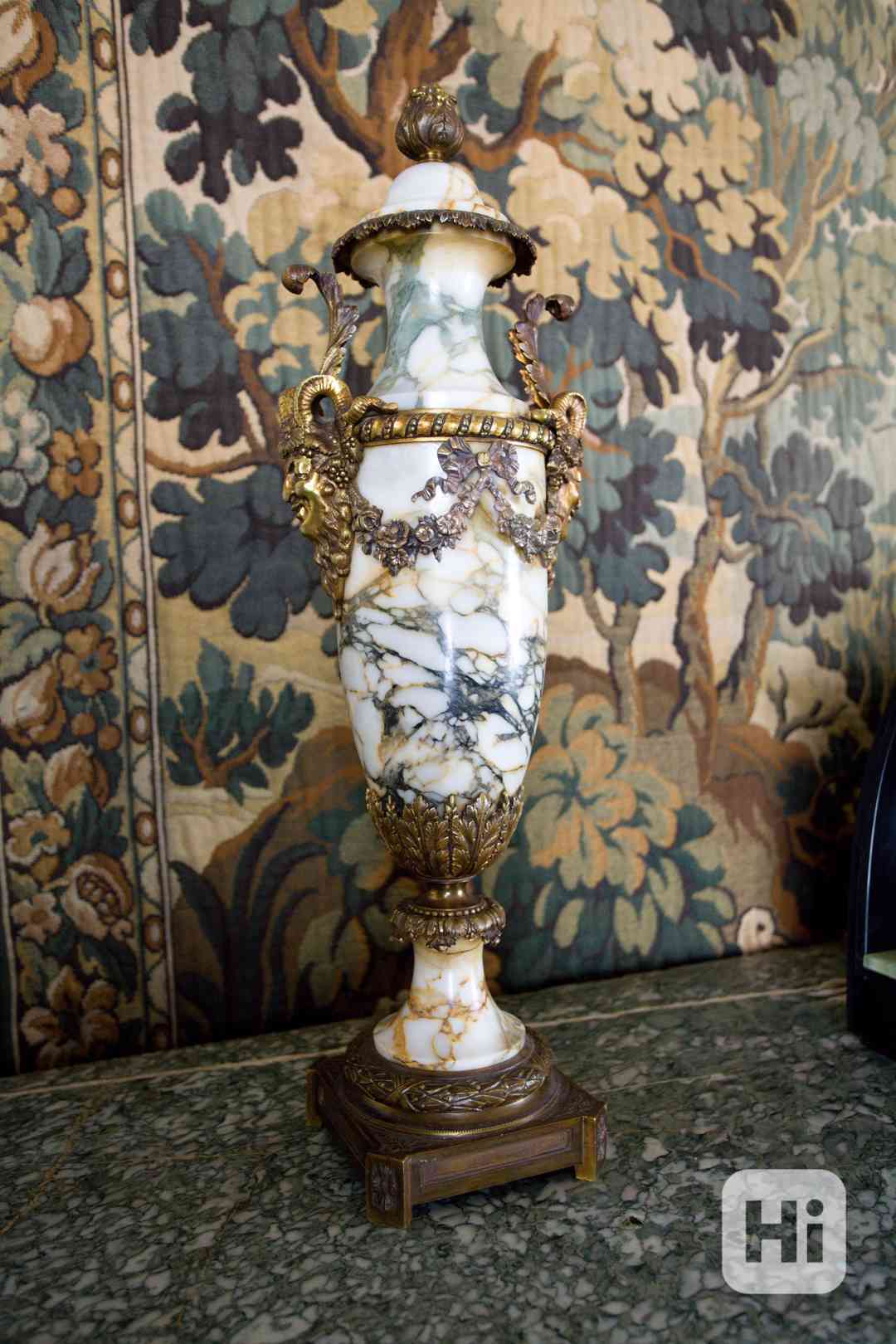 Cassolette vázy. Mramor a zlacený bronz V 62cm - foto 1