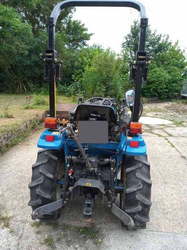 Traktor New Holland T-tC211D + čelní nakladač - foto 4