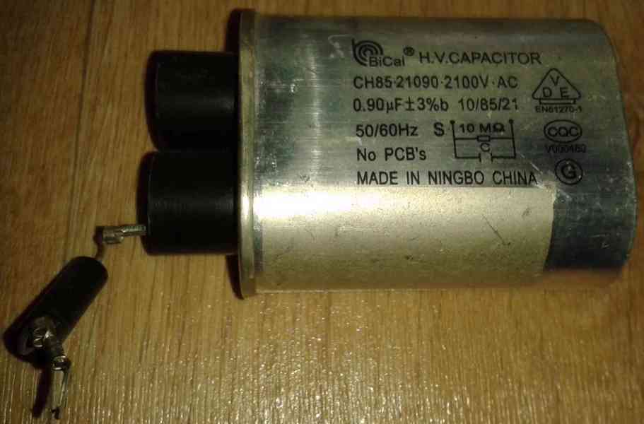 Kondenzátor a dioda do mikrovlné trouby - foto 1