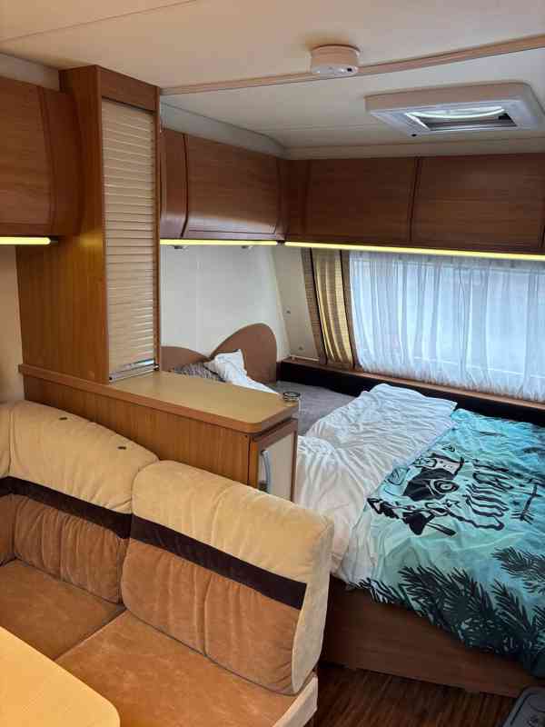 Karavan Bürstner 560 TK (pro 6 osob) – Solár, LiFePO4, Mover - foto 11