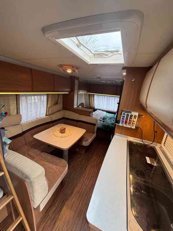 Karavan Bürstner 560 TK (pro 6 osob) – Solár, LiFePO4, Mover - foto 8