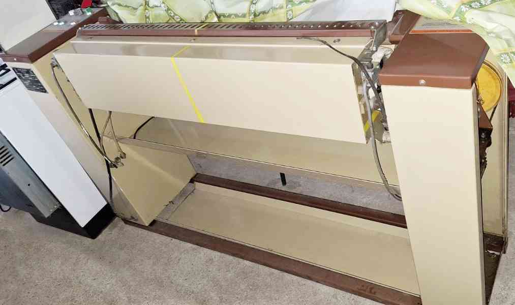 Průmyslový žehlicí mandl KZ 1218.1 – 1200 mm, 380V, funkční - foto 1