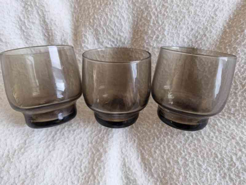  Sklenice na brandy, víno, sekt, whisky.  Tác a hrnky - foto 17