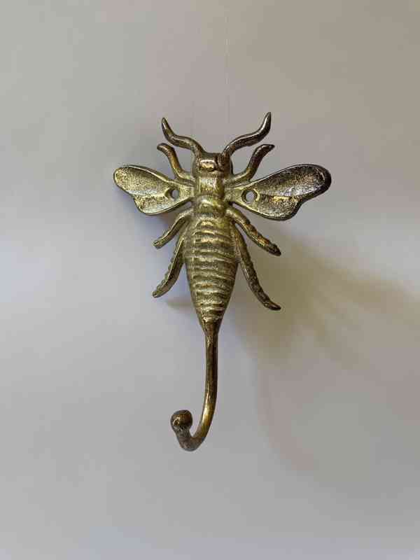 Včela - kovový nástěnný vešák