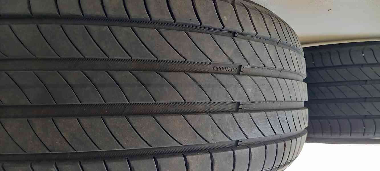 pneu 235/45 R20 - foto 3