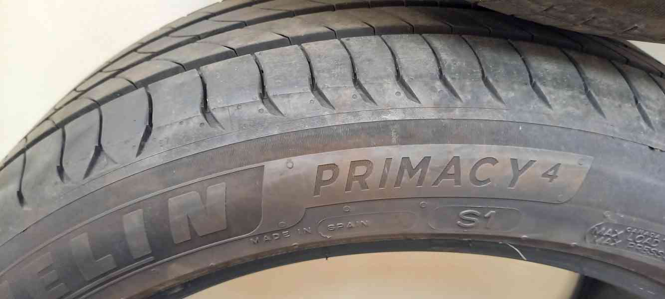 pneu 235/45 R20 - foto 2