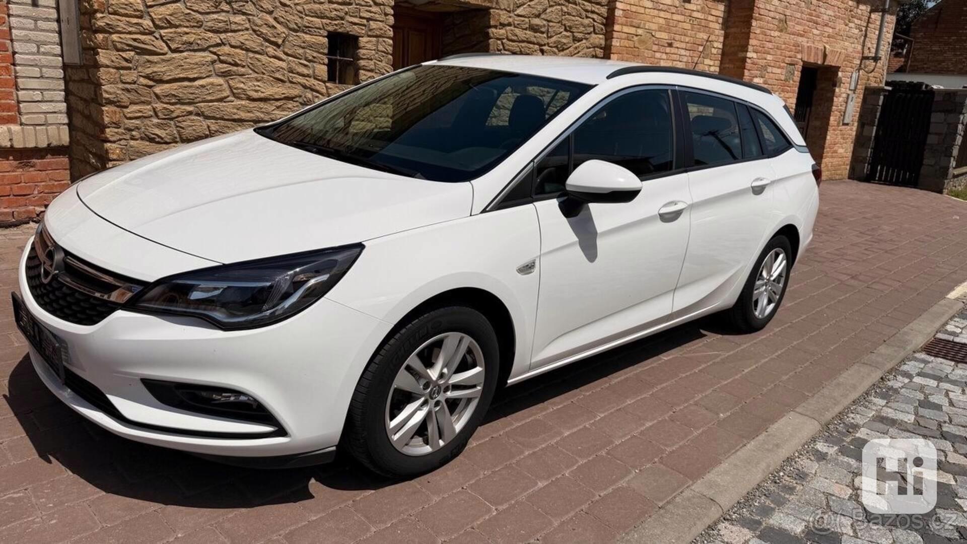 Opel Astra 1,4   SPORTS TOURER 2017 - foto 1