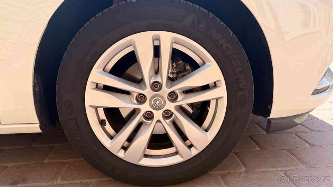 Opel Astra 1,4 SPORTS TOURER 2017 - foto 17