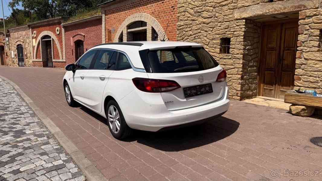 Opel Astra 1,4 SPORTS TOURER 2017 - foto 5