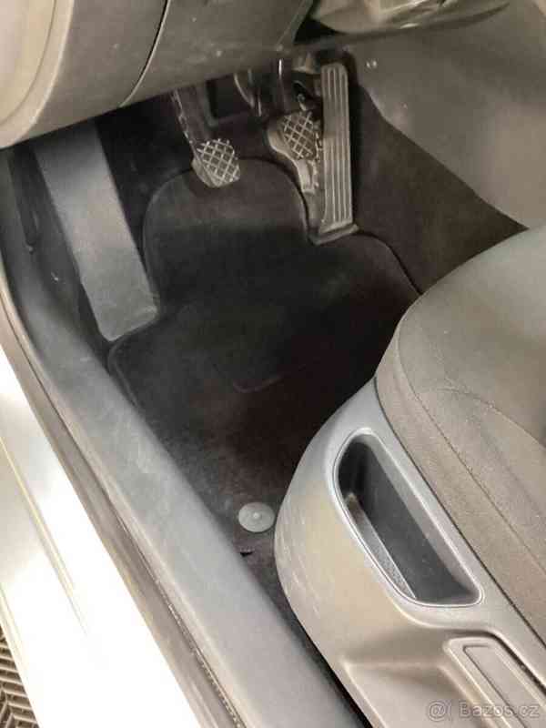 Škoda Octavia 1,6   Combi TDi 77 kw - foto 9