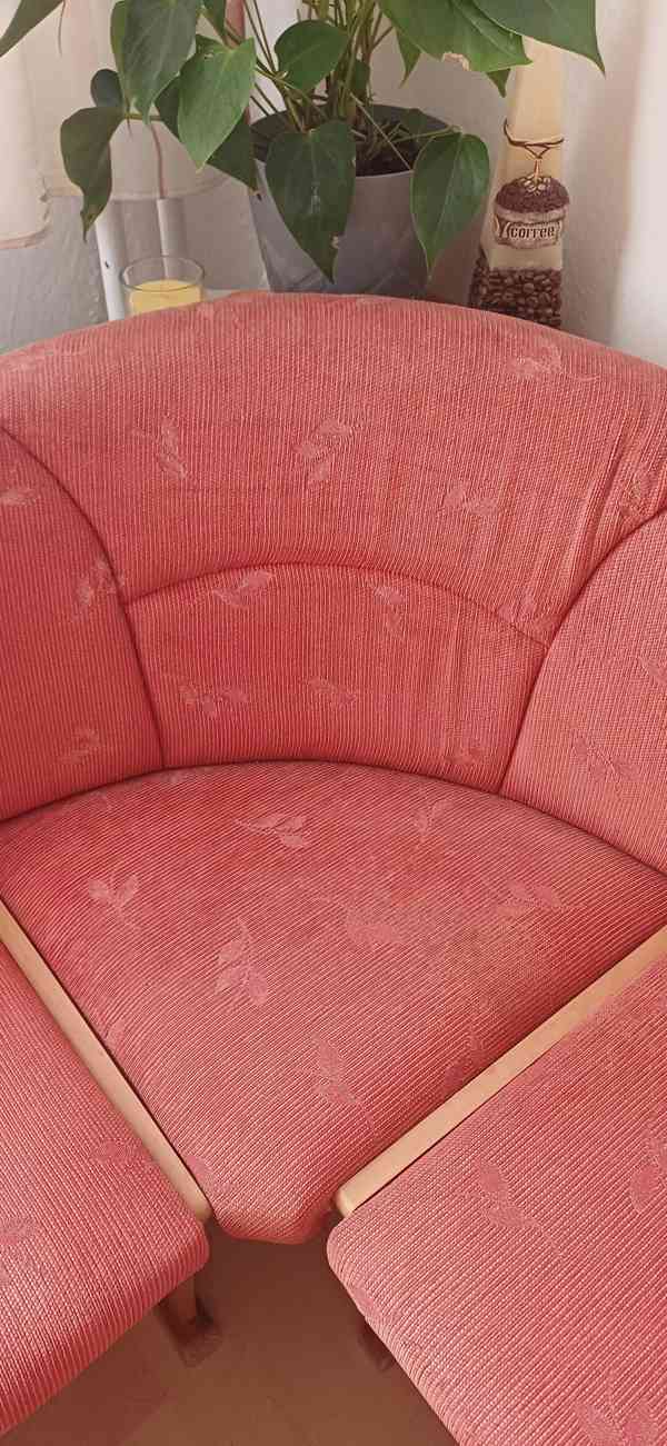 Rohová jídelní sestava (rozkládací stůl,2 židle) - foto 9