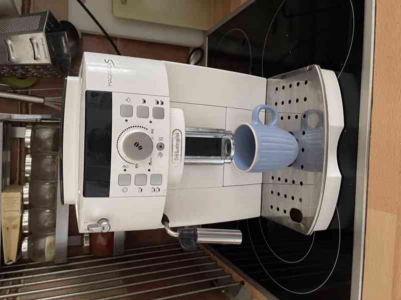 Prodám automatický kávovar DeLonghi Magnifica S - foto 1