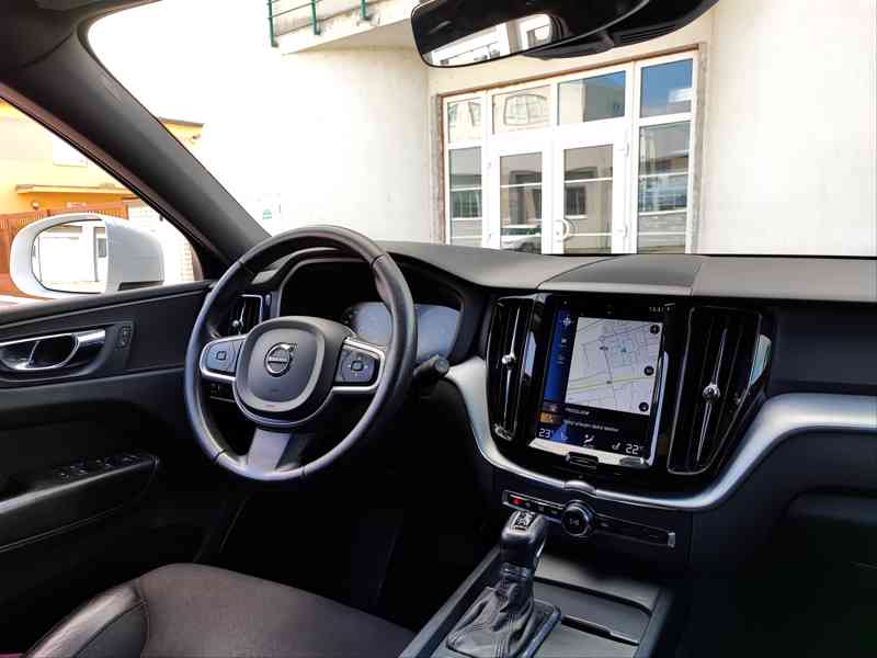 VOLVO XC60 AWD D4 140KW, 2019, MOMENTUM,VYHŘ.SKLO,TAŽNE, DPH - foto 7
