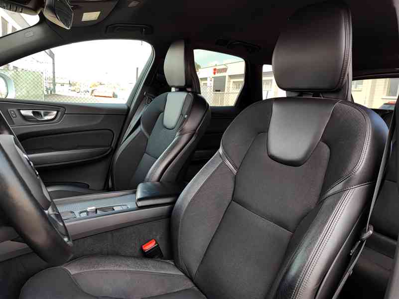 VOLVO XC60 AWD D4 140KW, 2019, MOMENTUM,VYHŘ.SKLO,TAŽNE, DPH - foto 4