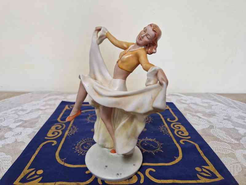 Dáma v šatech Tanečnice Royal Dux - foto 4