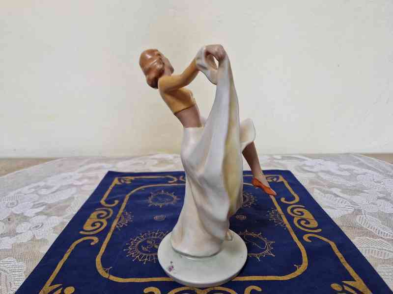 Dáma v šatech Tanečnice Royal Dux - foto 6