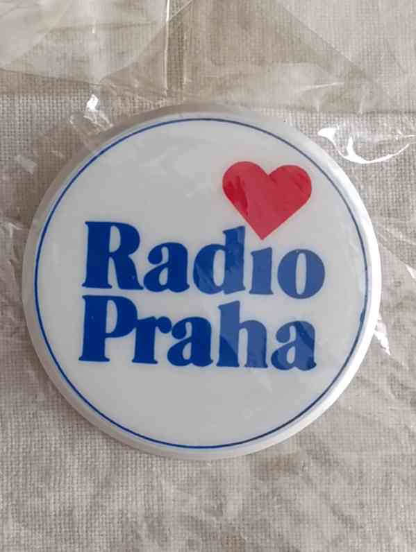 Plastové placky příznivců Radio Praha - foto 3