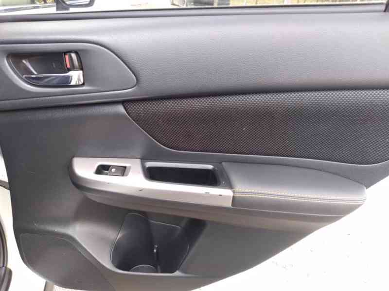 SUBARU XV 2.0 D AWD MANUÁL - foto 32