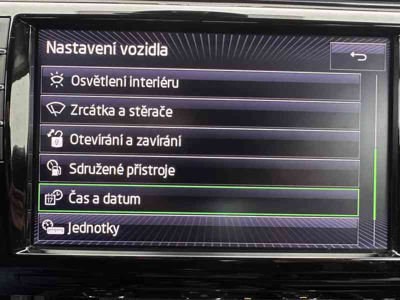 Škoda Superb 2.0 TDI 140kW/L&K/ČR/DPH/1Maj - foto 40
