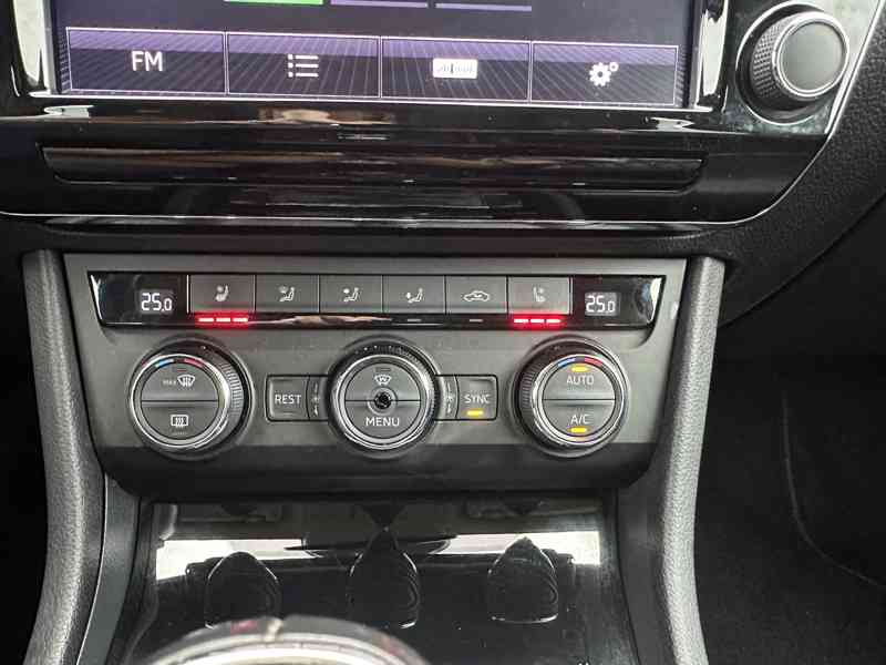 Škoda Superb 2.0 TDI 140kW/L&K/ČR/DPH/1Maj - foto 44