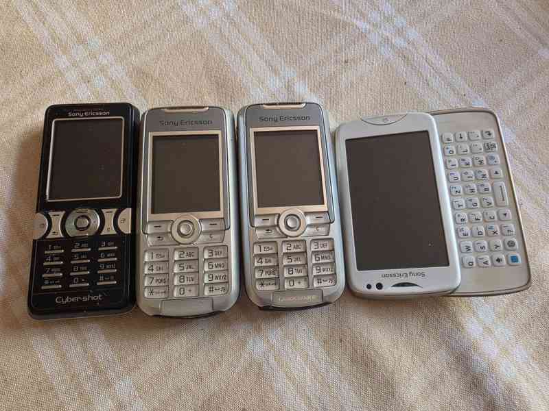 Mobilní tlačítkové telefony Sony Ericsson - foto 4