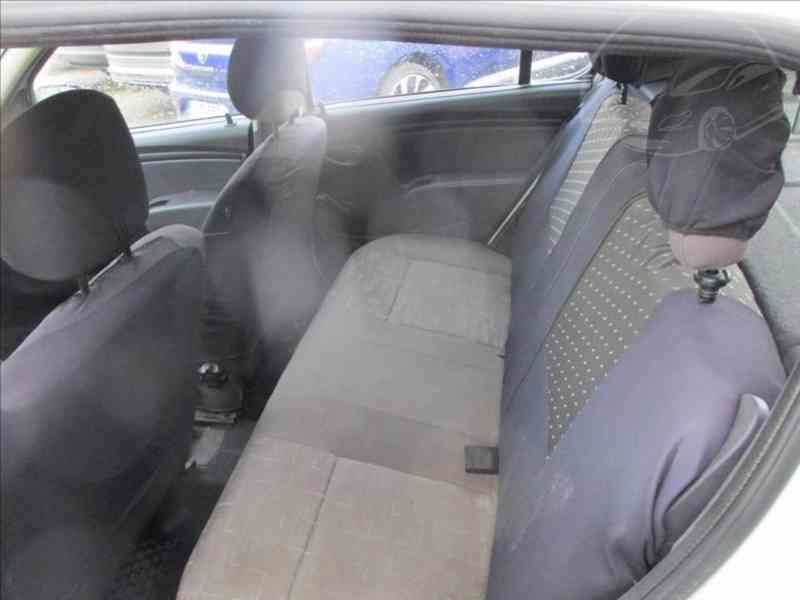 Dacia Sandero 1,4 MPi - foto 8