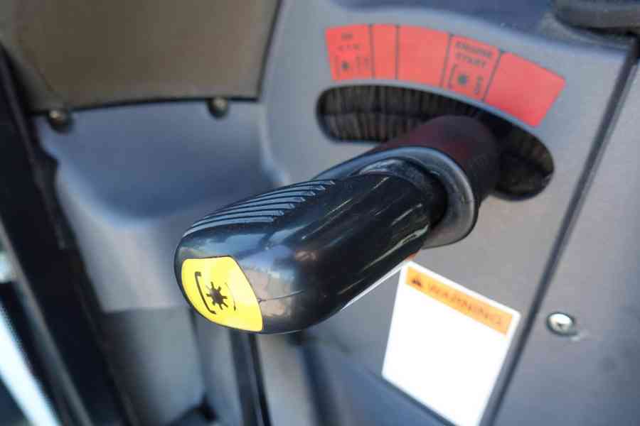 Traktor Deutz Agrokid 230 4wd - foto 8