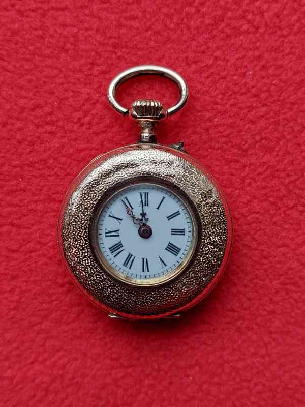 Zlaté dámské hodinky s řetízkem - foto 2