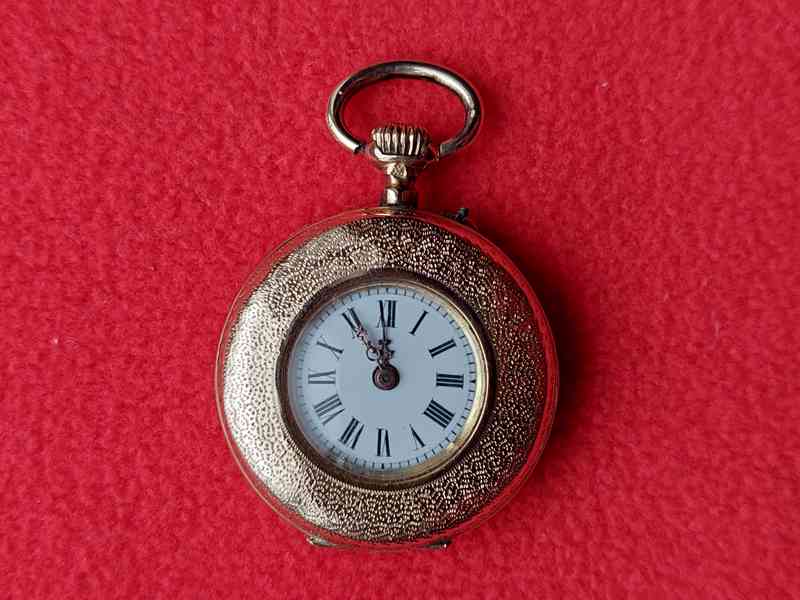 Zlaté dámské hodinky s řetízkem - foto 4