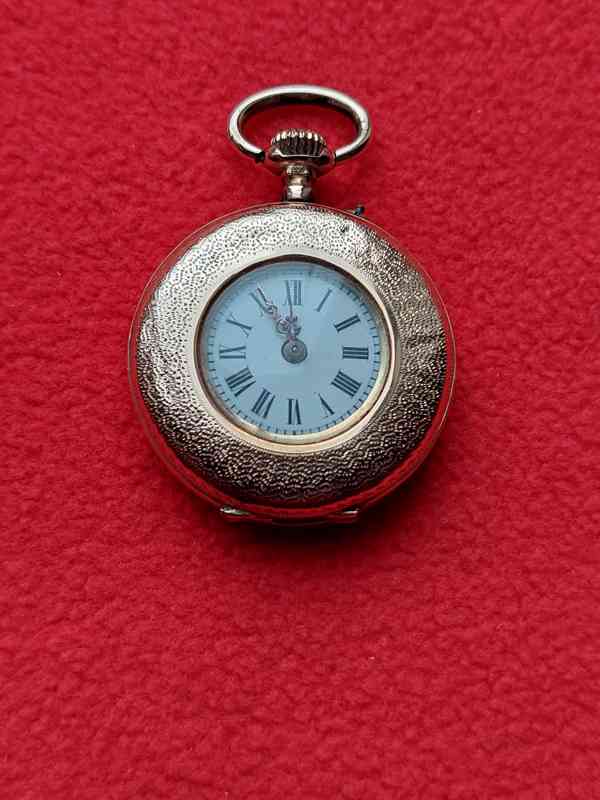 Zlaté dámské hodinky s řetízkem - foto 3