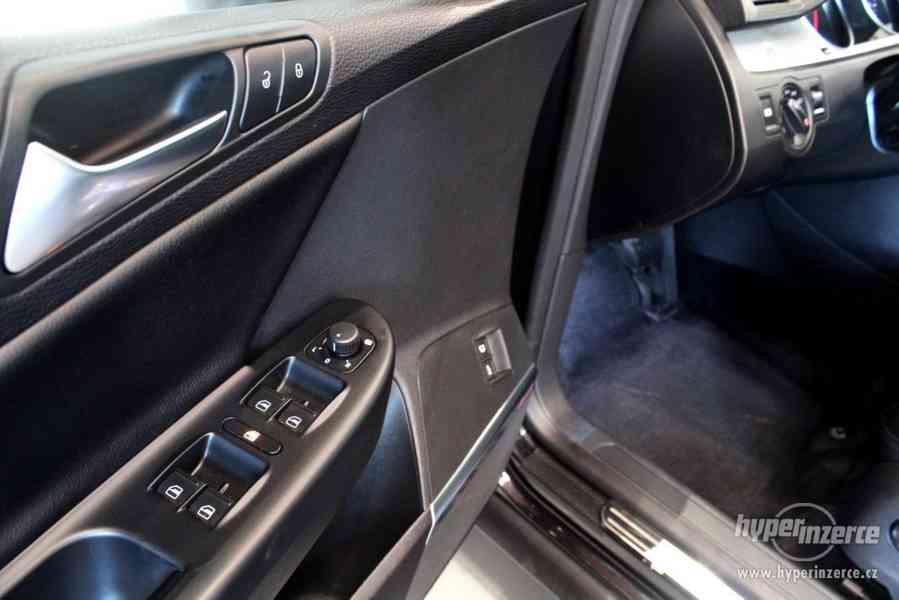 VW Passat B6 2.0 TDI DSG 125kW Exclusive Navi - foto 26