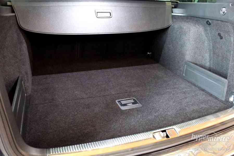 VW Passat B6 2.0 TDI DSG 125kW Exclusive Navi - foto 30