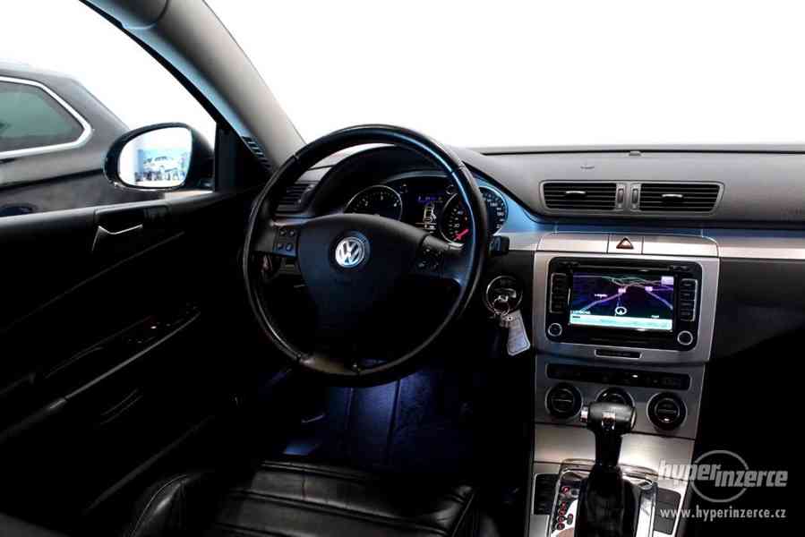 VW Passat B6 2.0 TDI DSG 125kW Exclusive Navi - foto 37